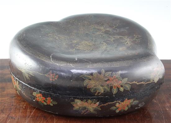 A large Chinese peach box and cover, 18th / 19th century